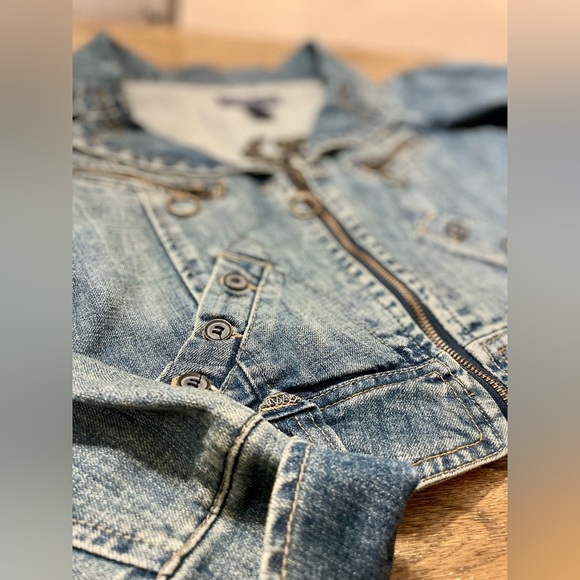 Baccini Cropped Denim Jean Jacket Cropped Embroidered Size M Y2K Button Zipper - Picture 7 of 9
